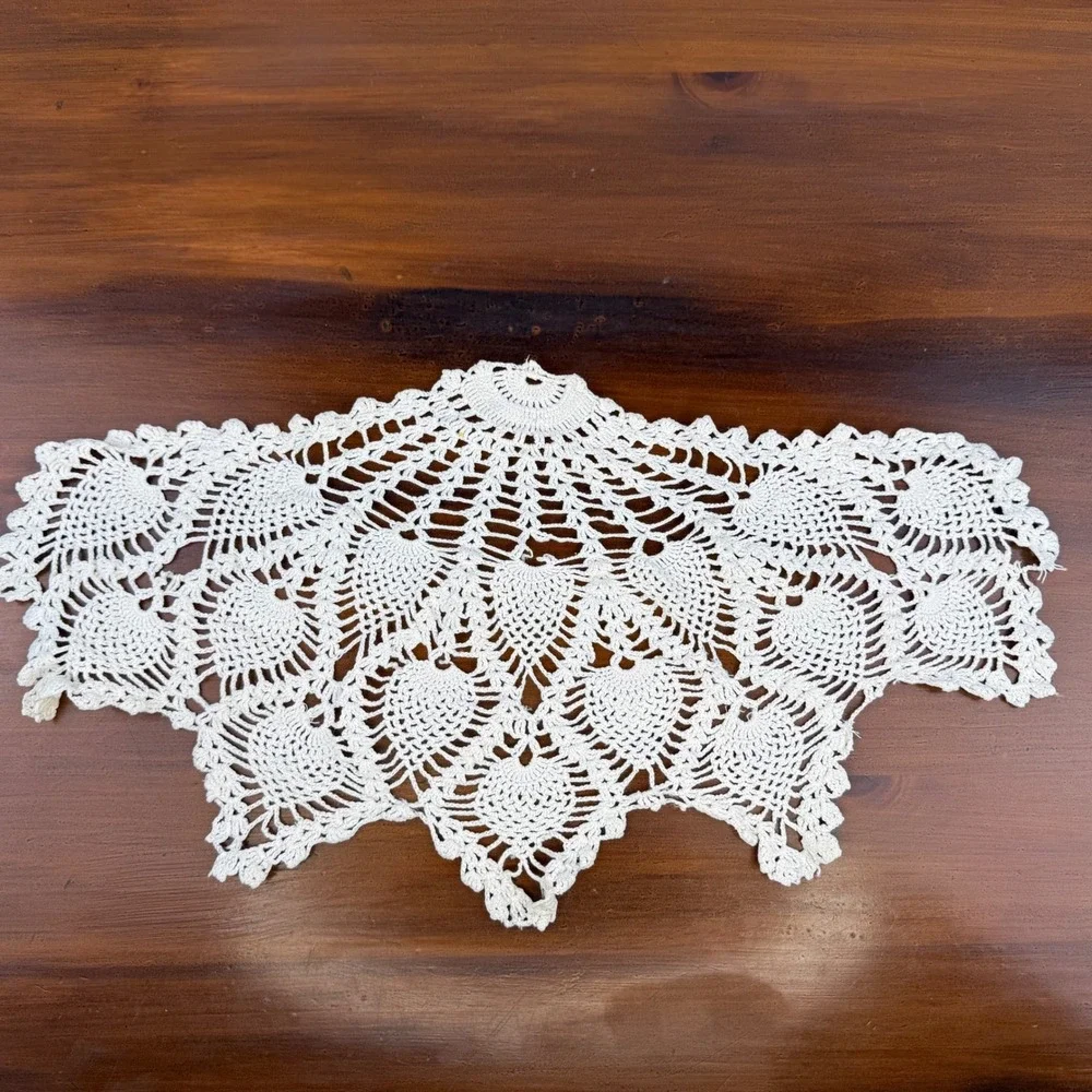 Vintage White Crochet Lace Doily Set of 4 Pineapple Floral Round Table Linens